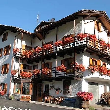 Pavou Apartahotel Cogne