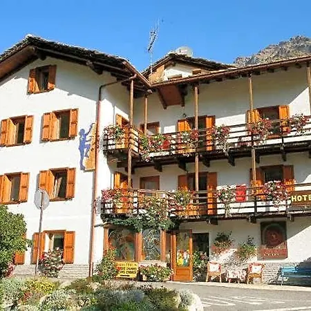 Pavou Apartahotel Cogne