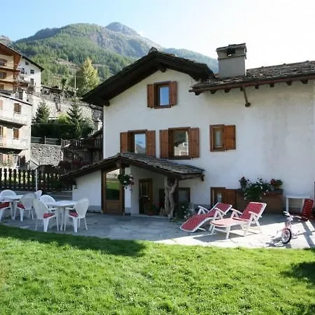 Pavou Aparthotel Cogne